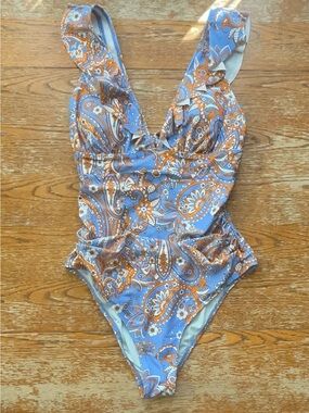 NWNT Cupshe Ruffled Lace Up One Piece Swimsuit size Large